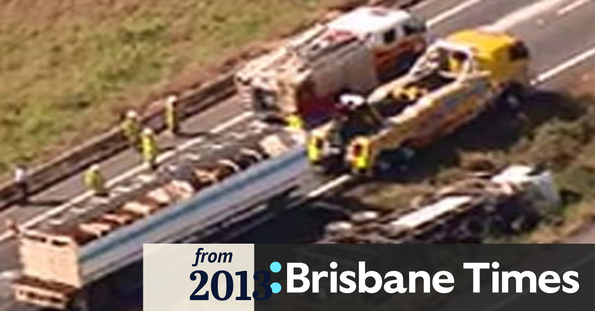 Cattle truck in crash on Gateway Motorway